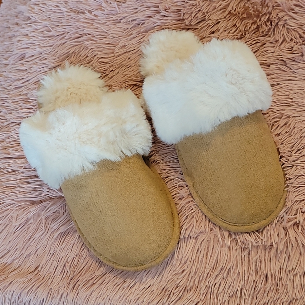 LOFT Faux Fur Slippers NWT